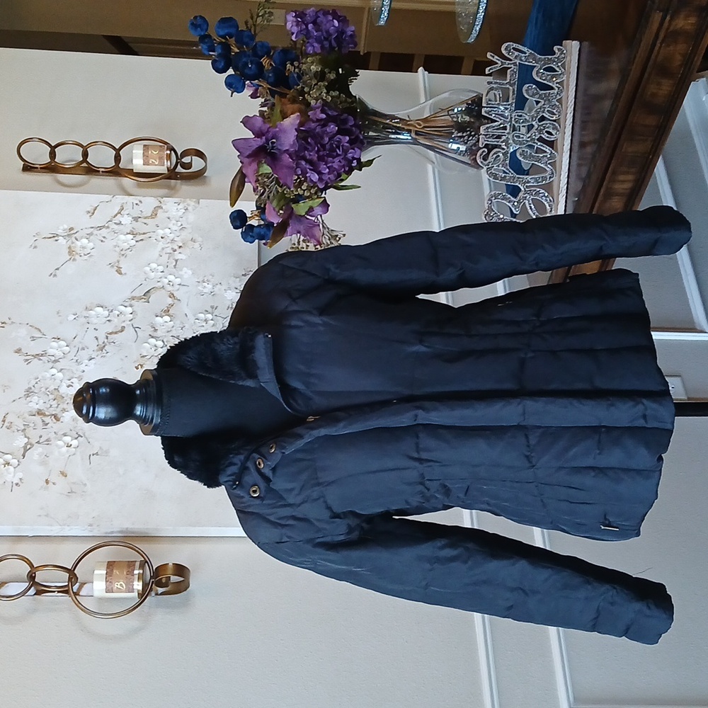 Calvin Klein Women's Black Down Puffer Jacket. Size M - Picture 10 of 17